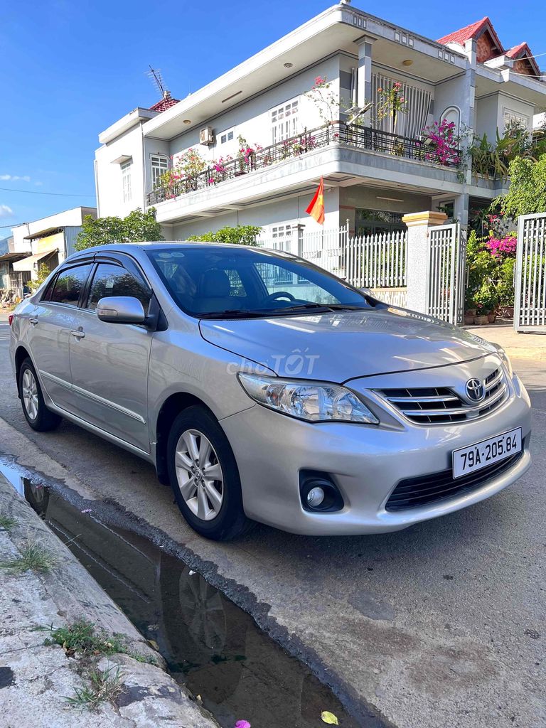 Фото 3: Toyota Corolla Altis 2012 АКПП Отличное состояние