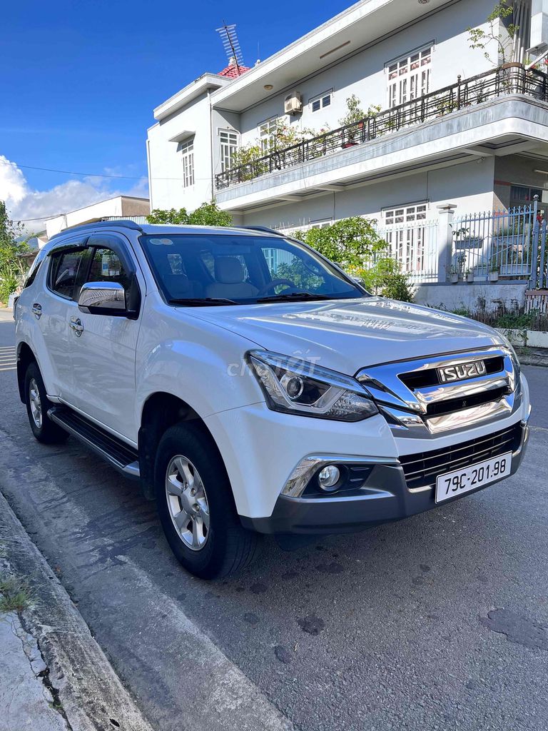 Фото 2: Isuzu Mu-X 2019 MT, состояние отличное, чистый и красивый