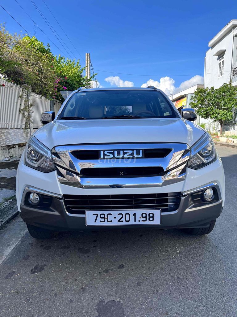 Фото 3: Isuzu Mu-X 2019 MT, состояние отличное, чистый и красивый