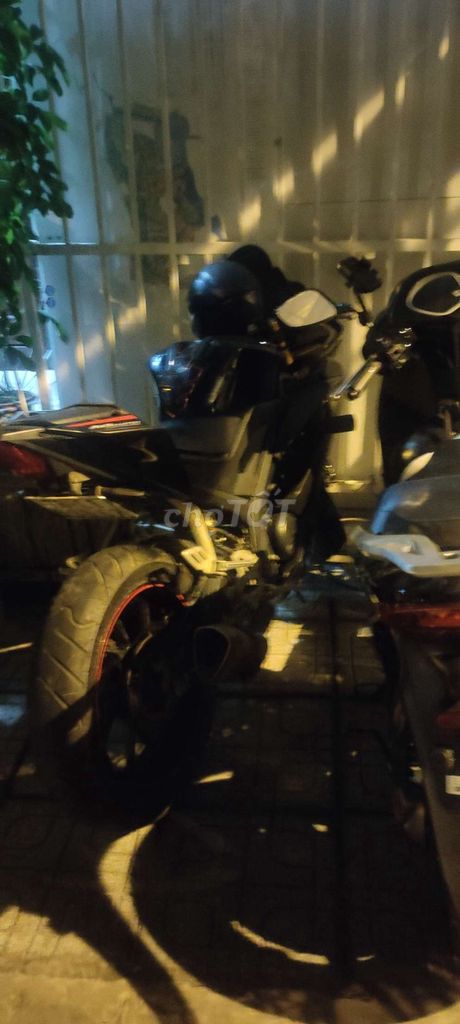 Фото 2: Yamaha R15 Черный