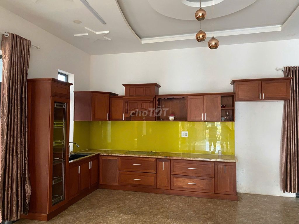 Фото 2: Аренда виллы для проживания и бизнеса в городском районе Фыок Лонг, 4 комнаты