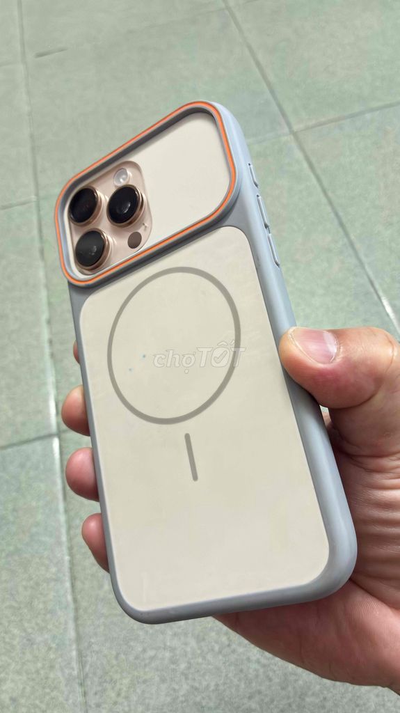 Фото 3: Apple iPhone 16 Pro Max Пустыня 99%