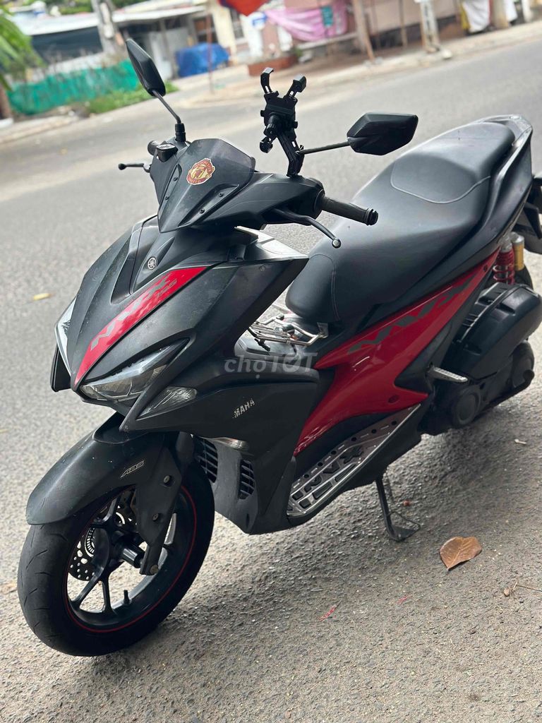 Yamaha NVX 155cc черно-красный