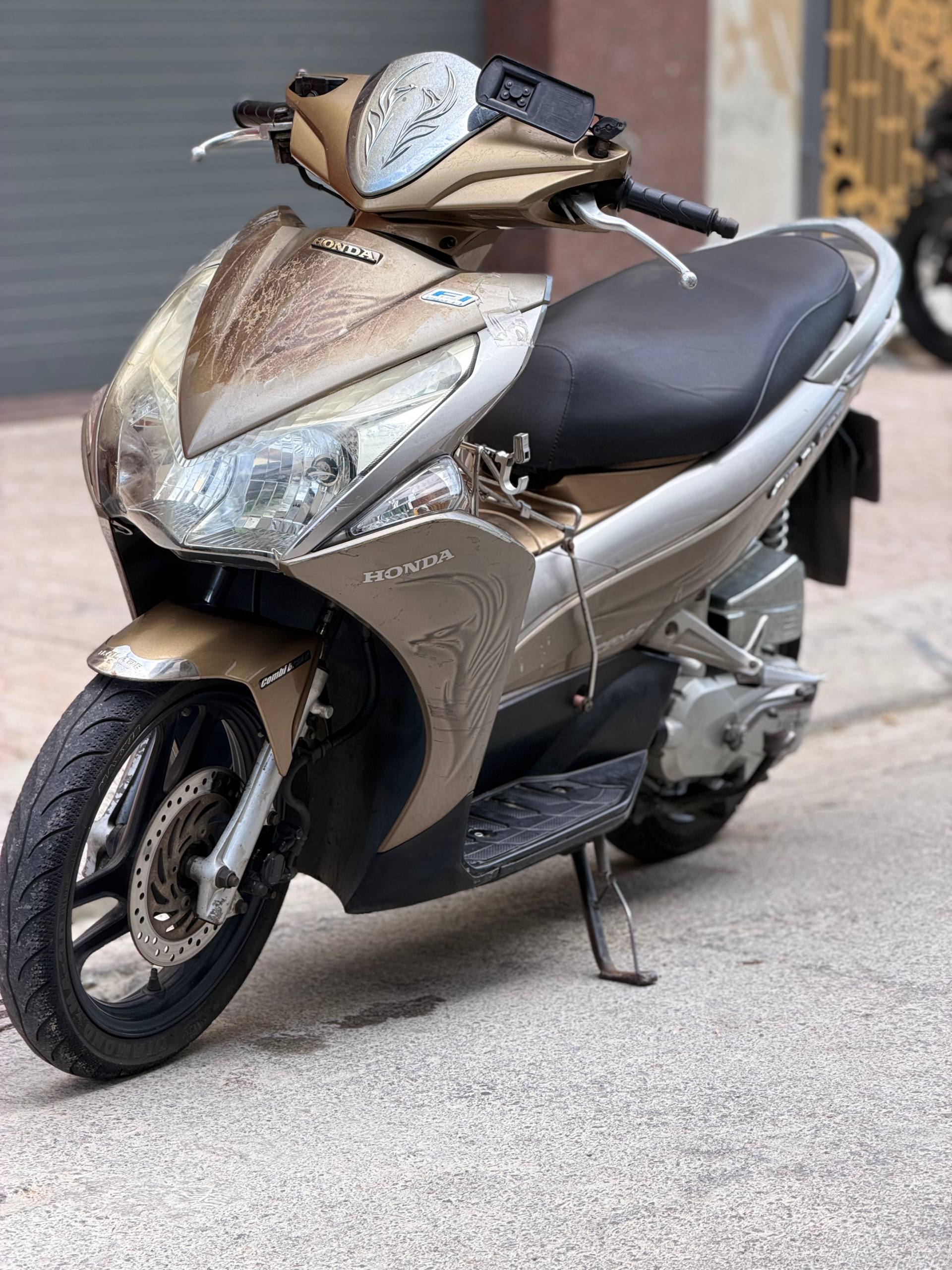 Продаю Honda Air Blade 110, 2011 год, инжекторный двигатель, водяное о