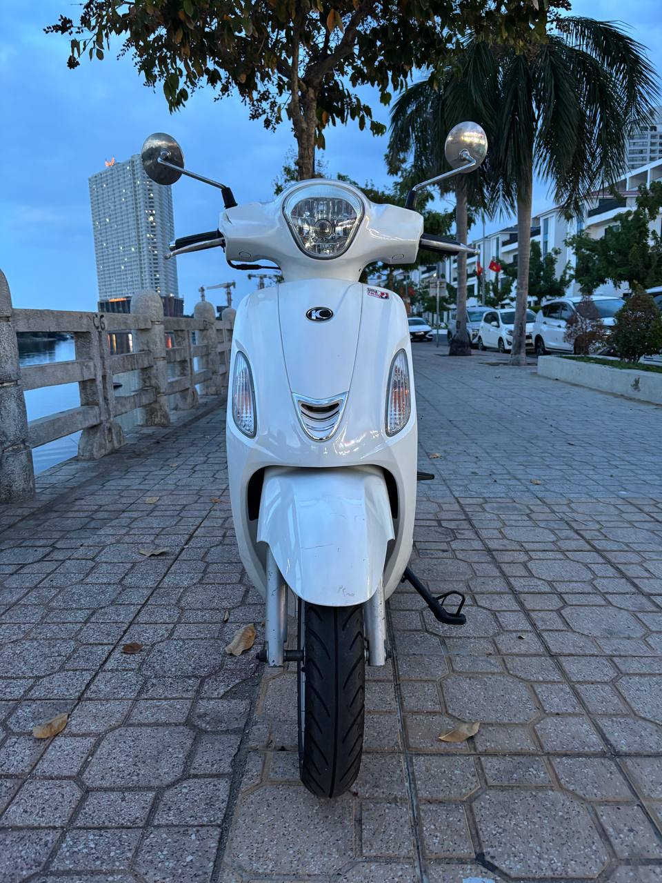 Продаётся скутер KYMCO Like 2018 года, объём двигателя 50 куб