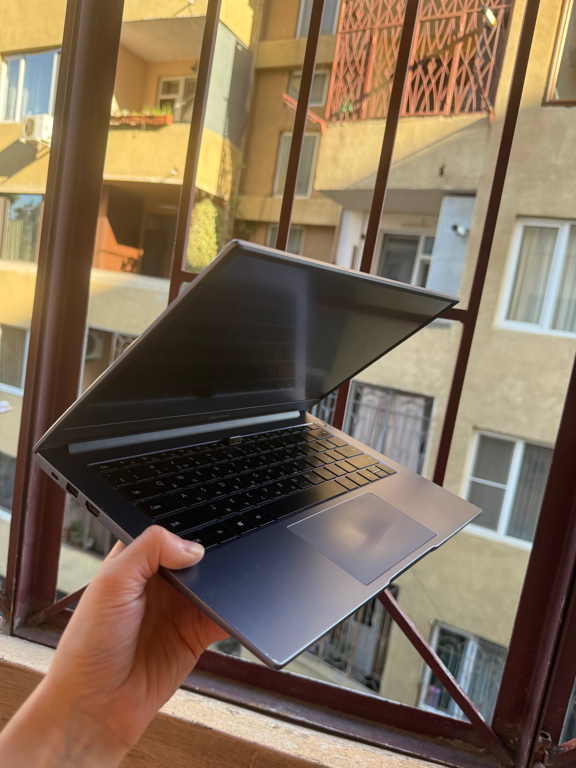 Продается ультрабук Honor MagicBook 14 в алюминиевом корпусе