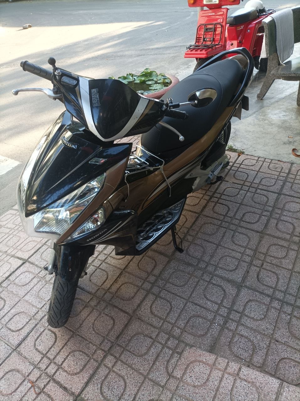 Фото 2: Продаётся надёжный Honda Air Blade 2012 года, инжектор
