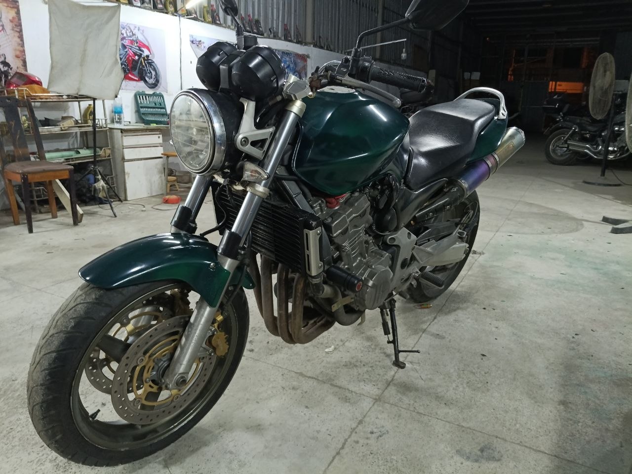 Фото 2: Продаётся мотоцикл Honda Hornet 919 2007 года выпуска с инжекторным двигателем.