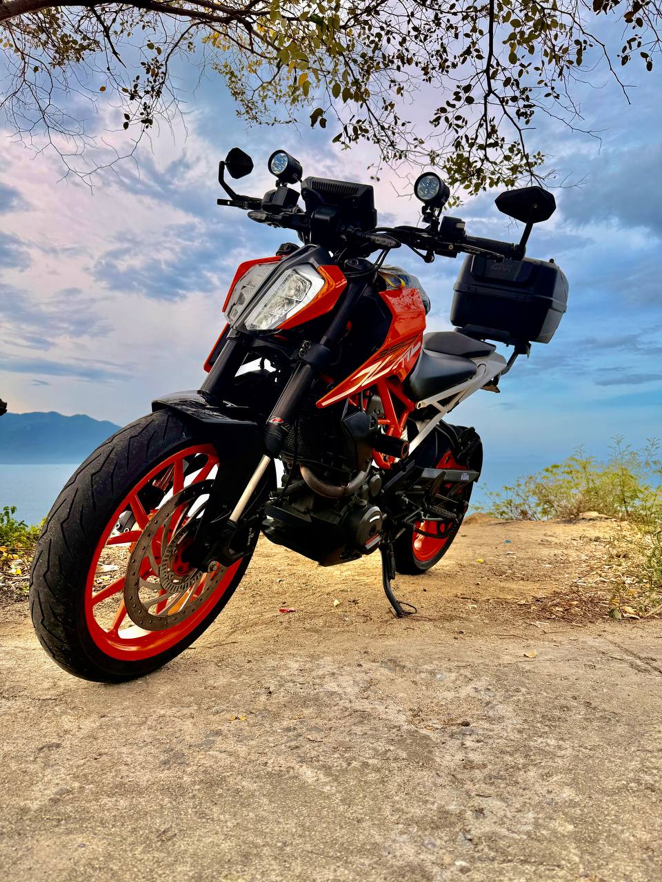 Продаётся мотоцикл KTM Duke 390 2018 года в отличном техническом и косметическом…