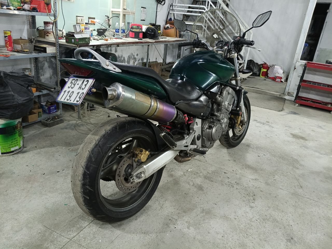Фото 3: Продаётся мотоцикл Honda Hornet 919 2007 года выпуска с инжекторным двигателем.