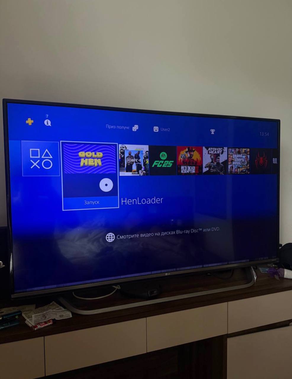 Продаётся PS4 Pro 1TB Hach версия, позволяющая устанавливать любые игры бесплатно.