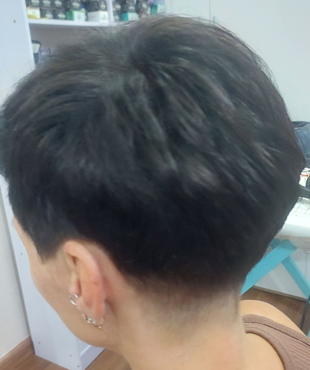 Предлагаются услуги парикмахера: окрашивание любой сложности, мелирование, тонирование…