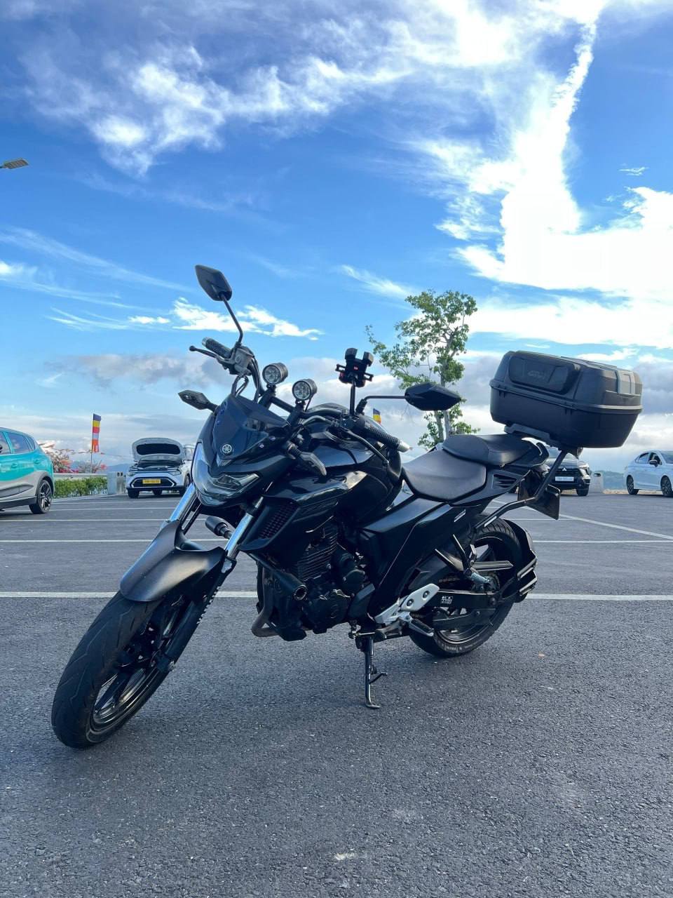 Фото 2: Продаётся мотоцикл Yamaha FZ25 в отличном состоянии, подходит для повс