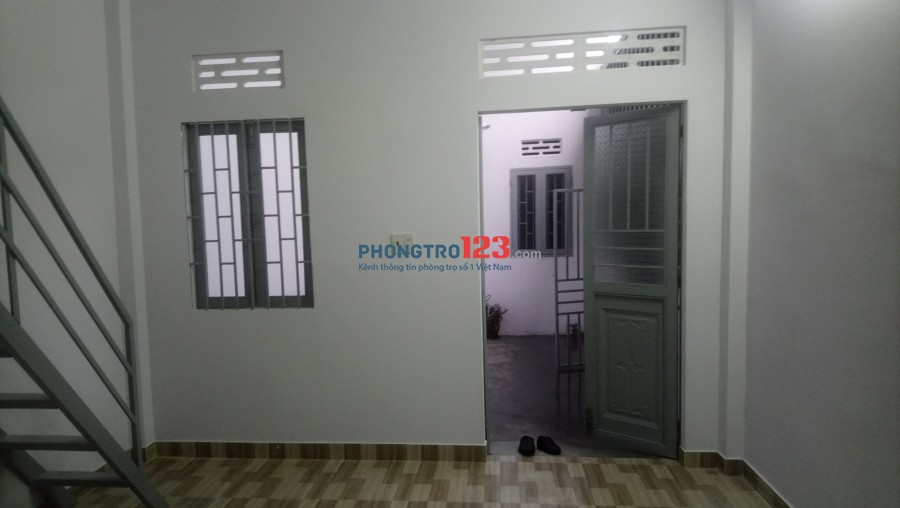 Фото 2: Сдается недорогая комната, просторная 30 м², подходит для всех, безопасный район